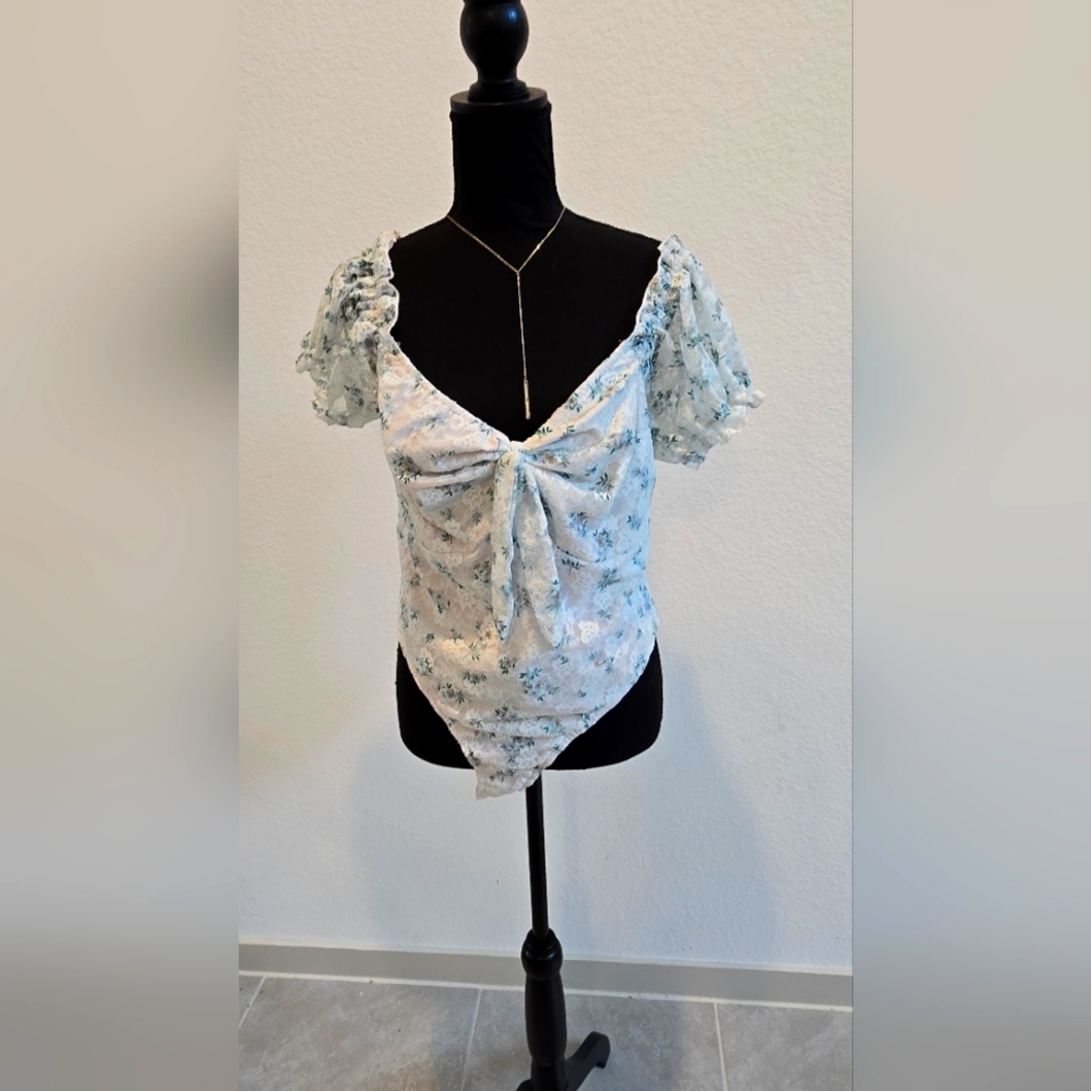 Floral Off The shoulder Lace Sleeve Bodysuit (1X)